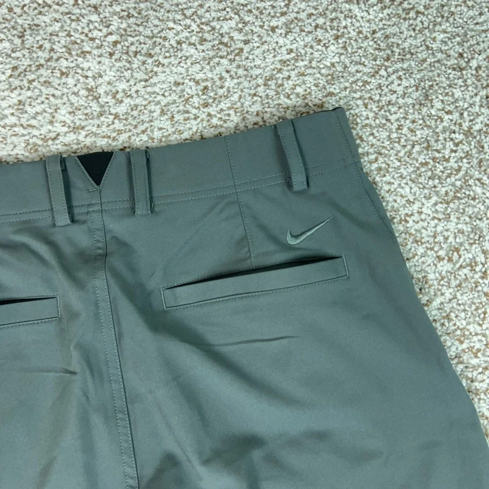 Nike Golf Shorts Mens 30 Gray Dri-FIT Standard Fit Performance Stretch Comfort‎